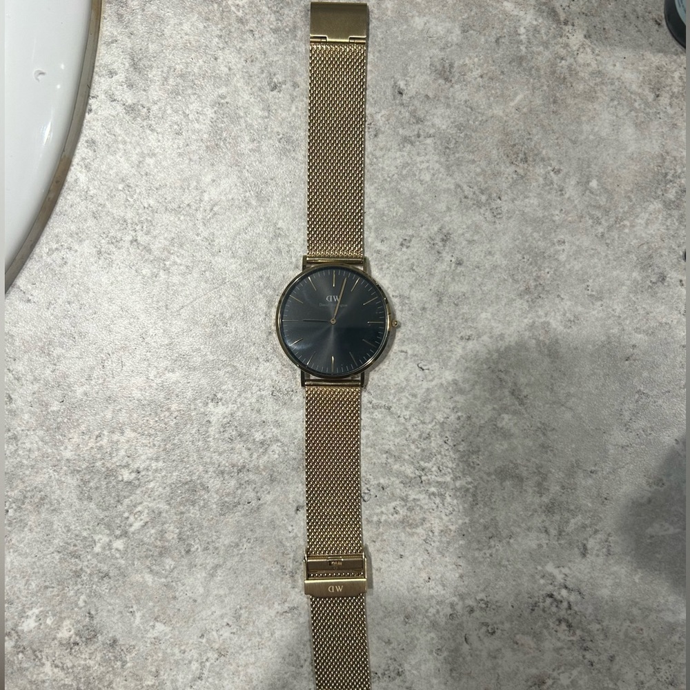 Daniel Wellington stainless steel Gold 40MM.